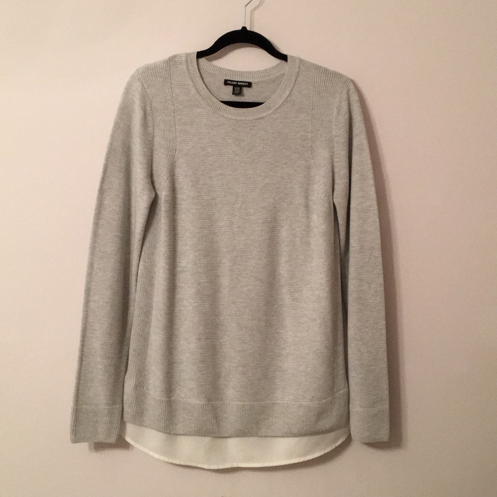 Great lightweight sweater with “shirt” detail.